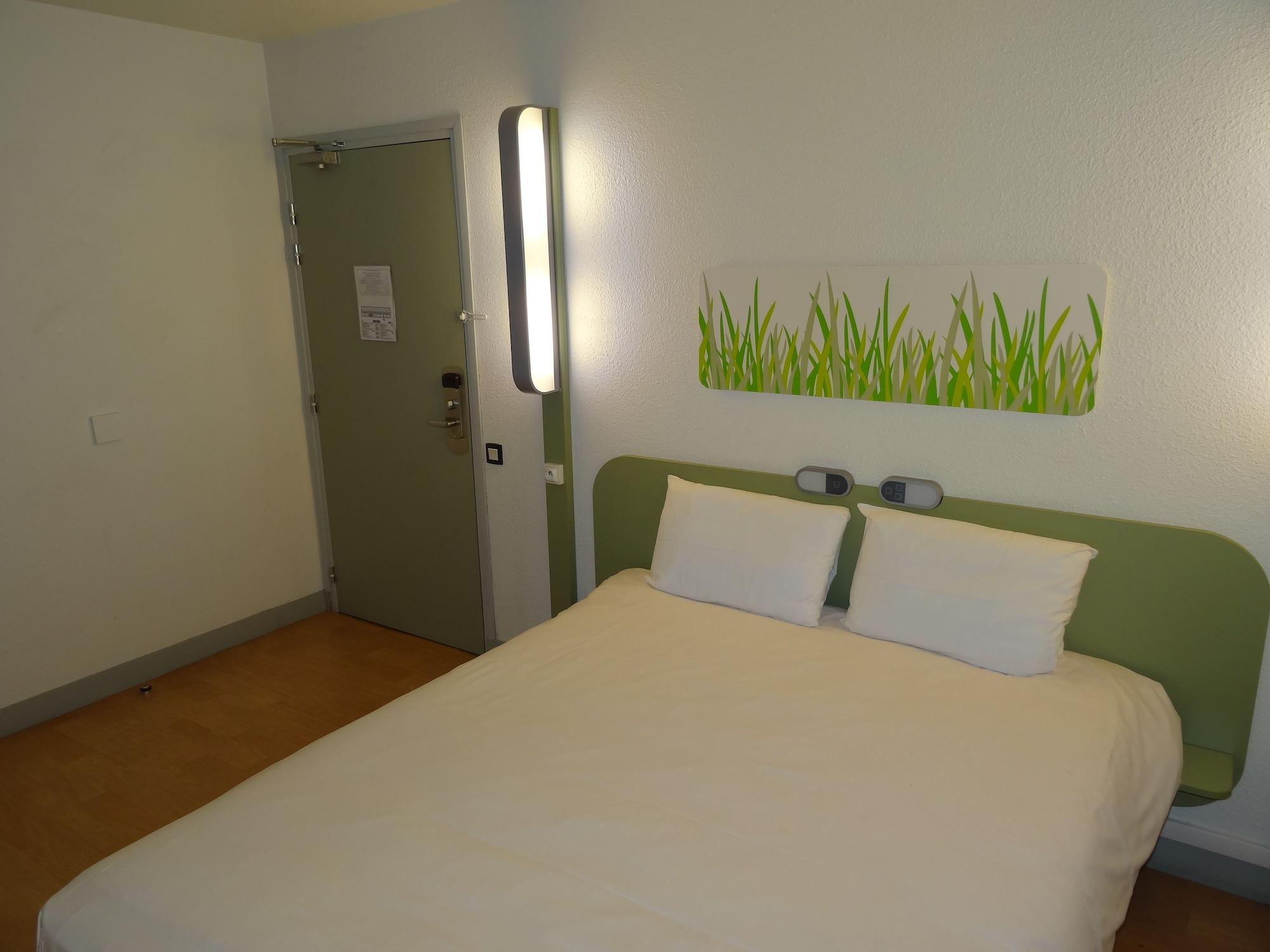 Ibis Budget Caen Centre Gare Hotel Екстериор снимка